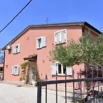 Lorena B4 By Interhome אומאג