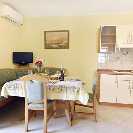 Lorena B4 By Interhome Apartman *